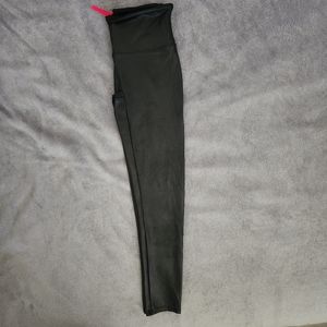 Spanx liquid leggings, size large petite